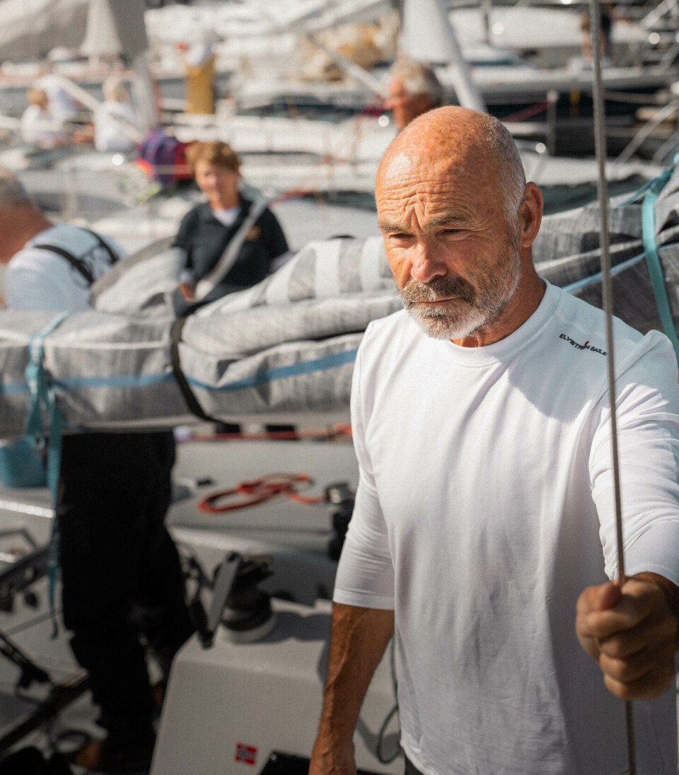 PRAKTISKE: Klær fra Elvstrøm SailWear fungerer både på land og på regattabanen.