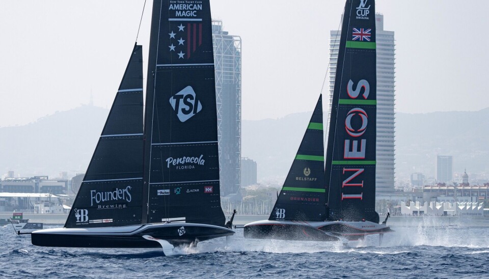 DUELL: USA og Storbritannia vekslet om å lede på første kryss.