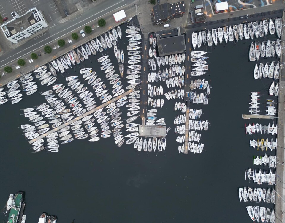 FULLT: Slik er det i Svenborg i morgentimene før start av Silverrudder. 360 båter skal starte av de 421 registrerte.