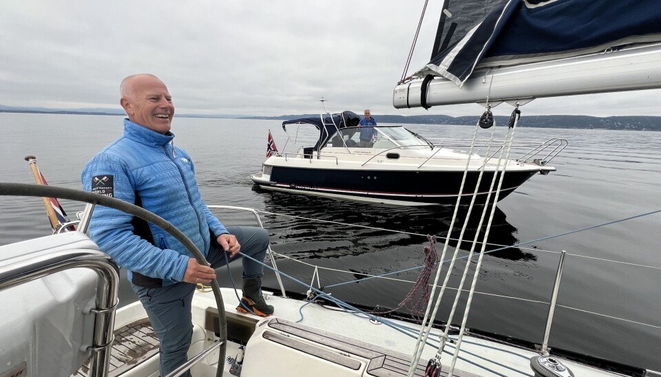 Nimbus-eier Stein Anders Sundby tester seilbåtlivet, mens SEILmagasinets redaktør tester motorbåtlivet. Nimbus-eier Stein Anders Sundby tester seilbåtlivet, mens SEILmagasinets redaktør tester motorbåtlivet.
