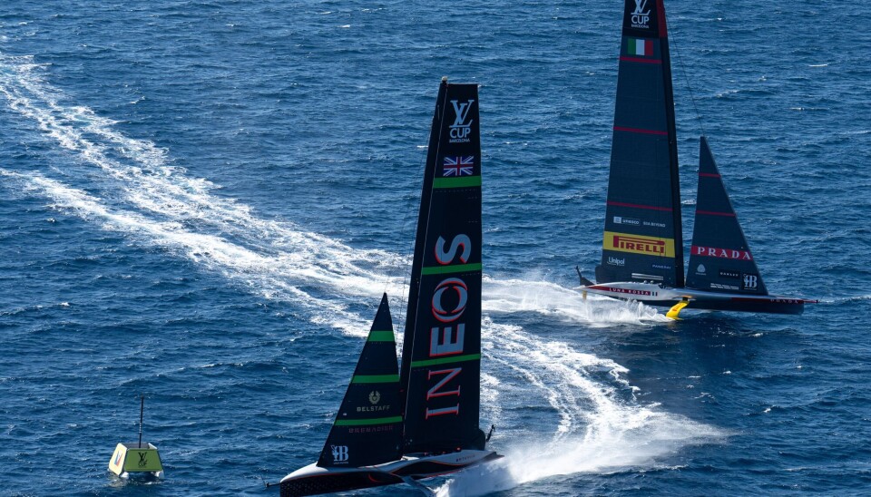 LOUIS VUITTON CUP 2024: «INEOS Britannia» runder foran «Luna Rossa Prada Pirelli»