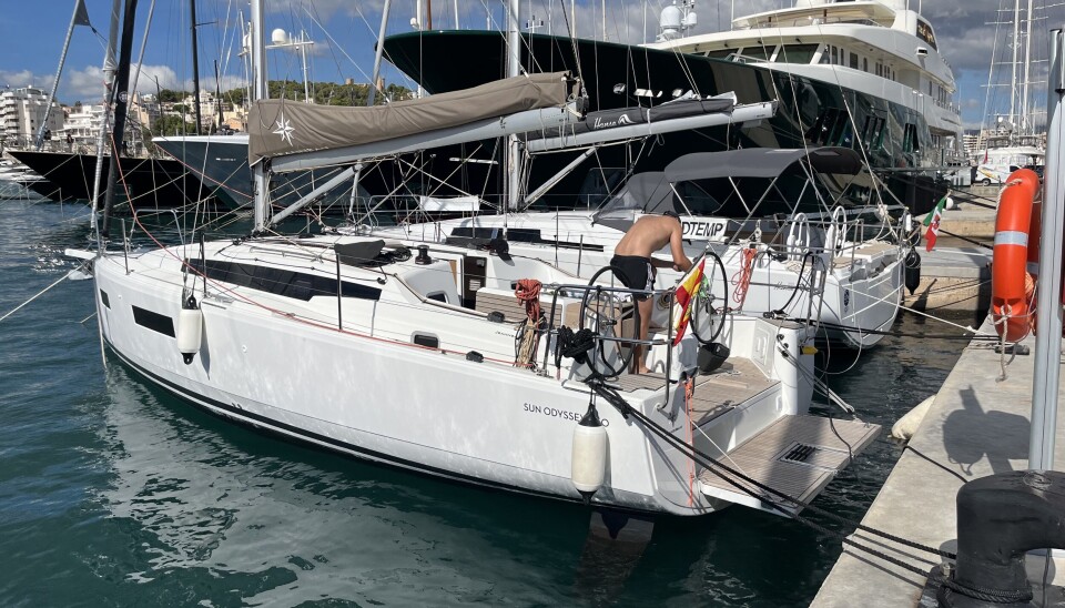 FAMILIETURSEILERE: Sun Odyssey 350 ved siden av Hanse 360. Riggene er temmelig like. Sun Odyssey 350 skal få en prislapp som starter på 2,6 millioner kroner.