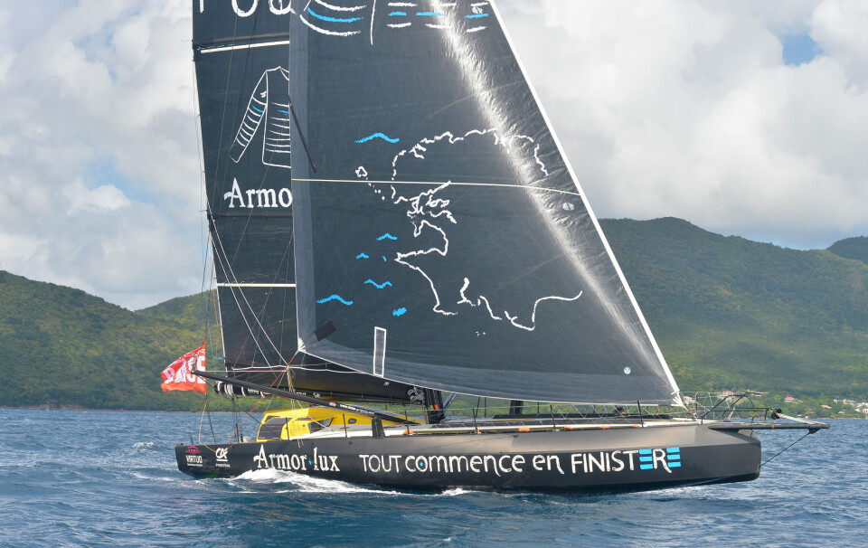 NY: Jean Le Cam har fått David Raison til å utvikle en IMOCA uten foiler. Det kan være en fordel i Sørishavet. FORT DE FRANCE, MARTINIQUE - DECEMBER 06 : Imoca Tout Commence en Finistère - Armor-Lux skipper Jean Le Cam is taking the start in the solo sailing race Retour à la Base, in Fort de France, Martinique, on December 06, 2023. (photo by Marc Agnoly)