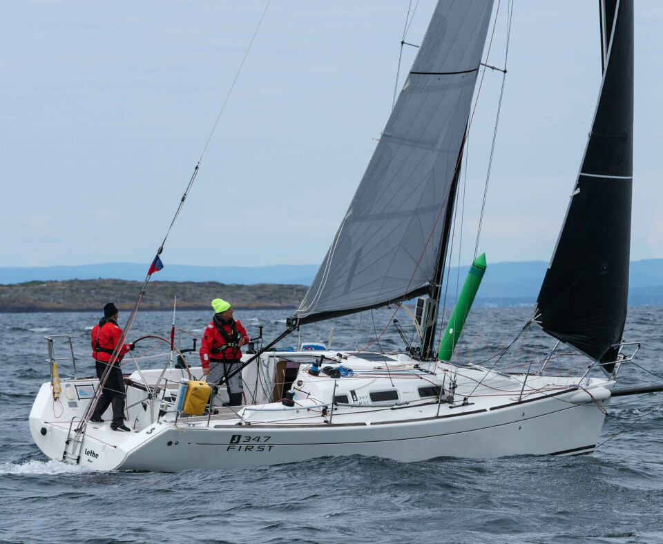 First 34.7: «Lethe» First 34.7: En rask og mer moderne båt med karbonmast. 34.7 er mer rendyrket regattabåt, og har en innredning med toalettet forut og to doble akterlugarer. First 34.7 er også kjent for gode resultater i shorthandedregattaer. Bruktpris på nivå med X-332.