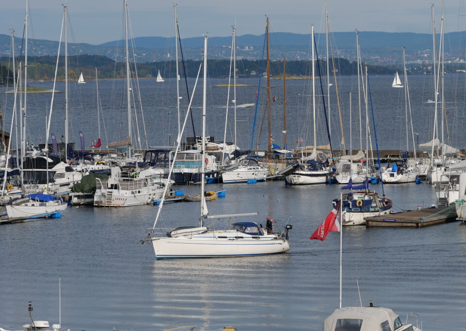 OKTOBER: Mens noen alt hadde presenning på båten var det tett med seil i Indre Oslofjord 8. oktober.