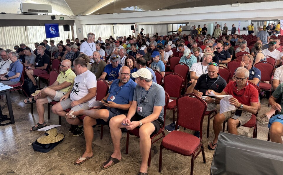 BRYGGEFEBER: Mange vi har pratet med sier at de nå er veldig klare for å komme seg utpå havet, etter ukesvis ved brygga. Skippermøte er siste punkt på programmet før avreise. SKIPPERNE: Mange vi har pratet med sier ar de nå er veldig klare for å komme seg utpå havet.