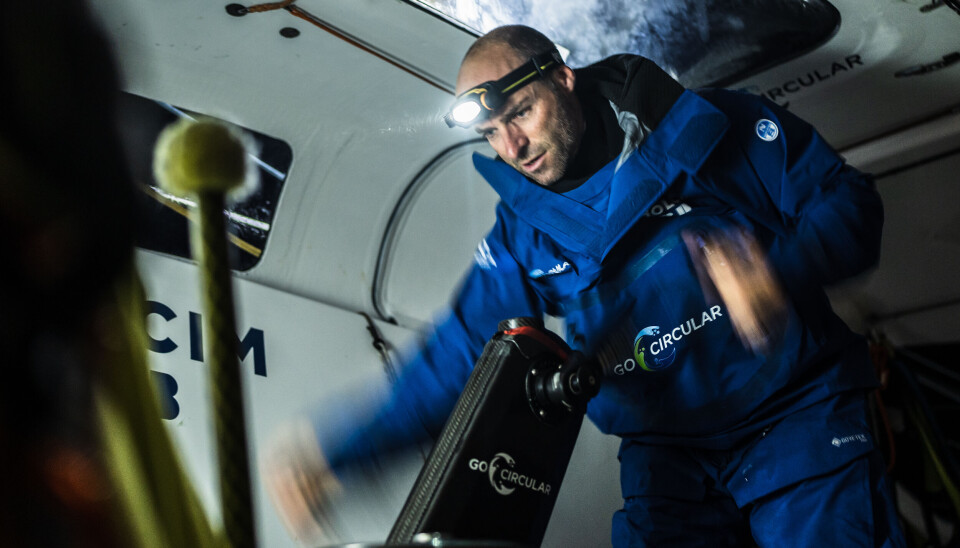 VEST: Nicolas Lunven tok en sjanse og gikk vestover ved Kapp Finisterre. I dag vil vi se hvor smart det var. LORIENT, FRANCE - NOVEMBER 8, 2023 : Holcim - PRB skipper Nicolas Lunven (FRA) is pictured on November 8, 2023 in Lorient, France - Photo by Yann Riou - Polaryse