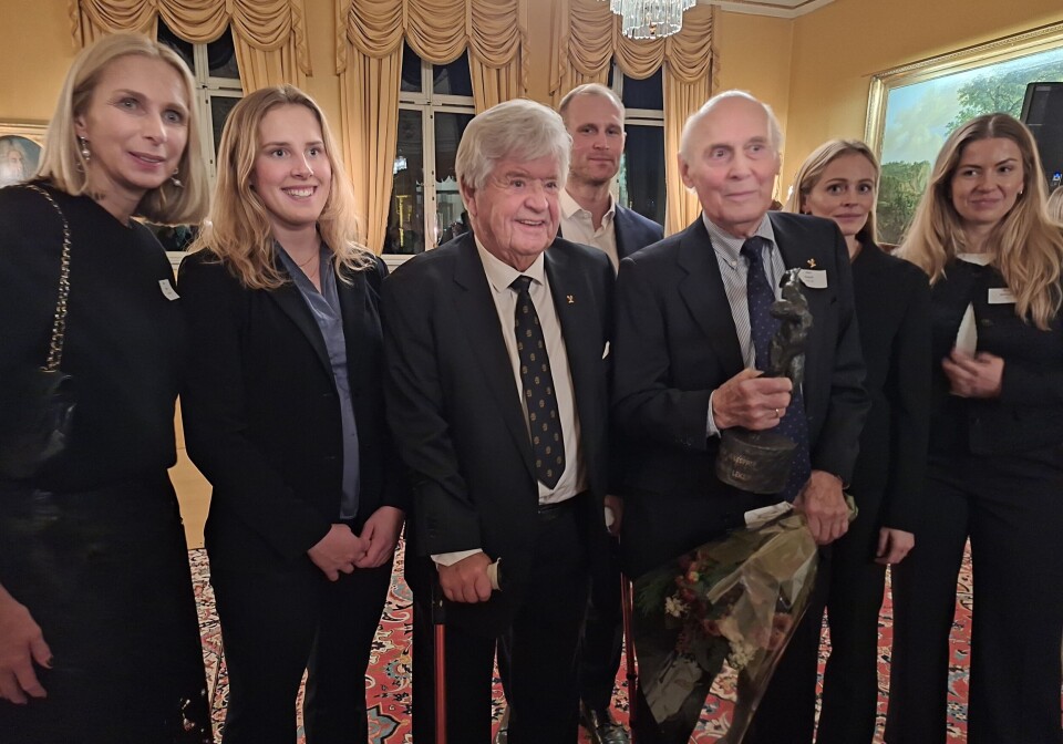 Seilere på prisfest. Fra venstre, forbundspresident Guro Steine, Mina Mobekk, Peder Lunde jr., Hermann Tomasgaard, Bjørn Bergvall, Helene Næss og Marie Rønningen.