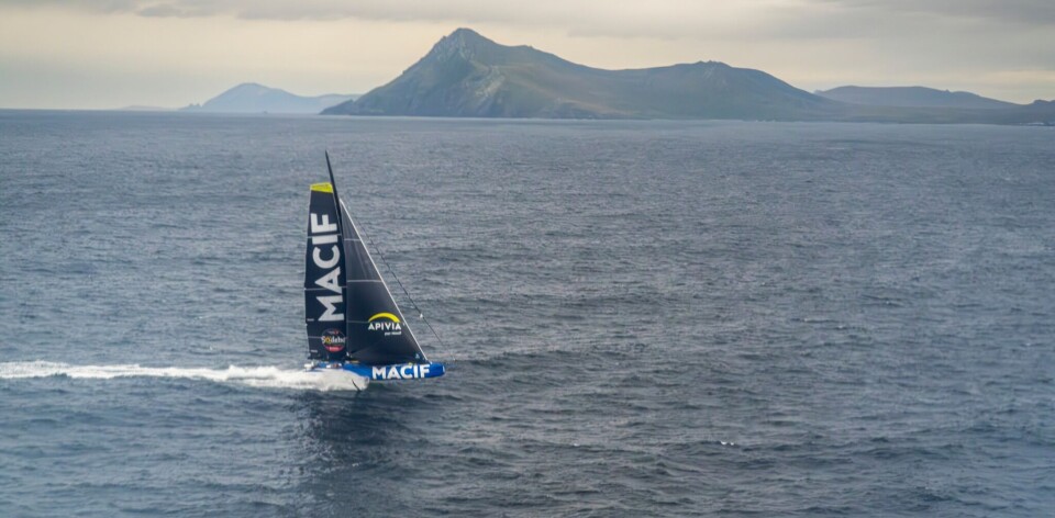 TO: Charlia Dalin fulgte hakk i hel. RACE, DECEMBER 24, 2024 : MACIF Santé Prévoyance skipper Charlie Dalin (FRA) is photographed rounding Cape Horn in second place during the Vendee Globe sailing race on December 24, 2024. (Photo by Vendee Globe)