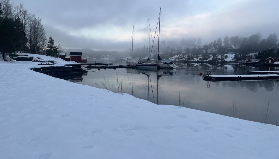 SNØ: Det var vakkert lys og vinterlig stemning da seilturen startet.