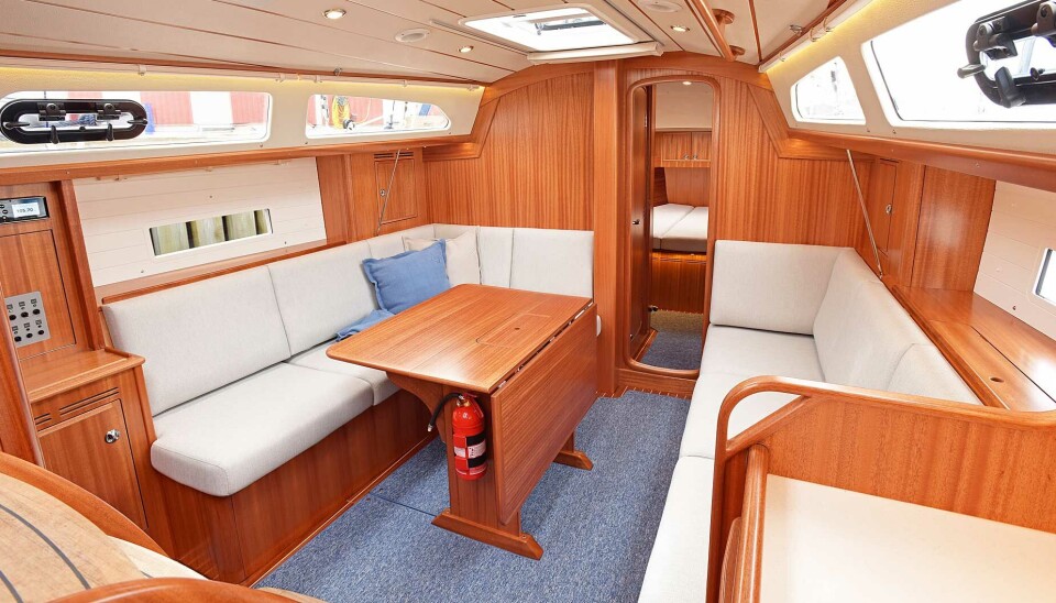Hallberg-Rassy 340 overrasker