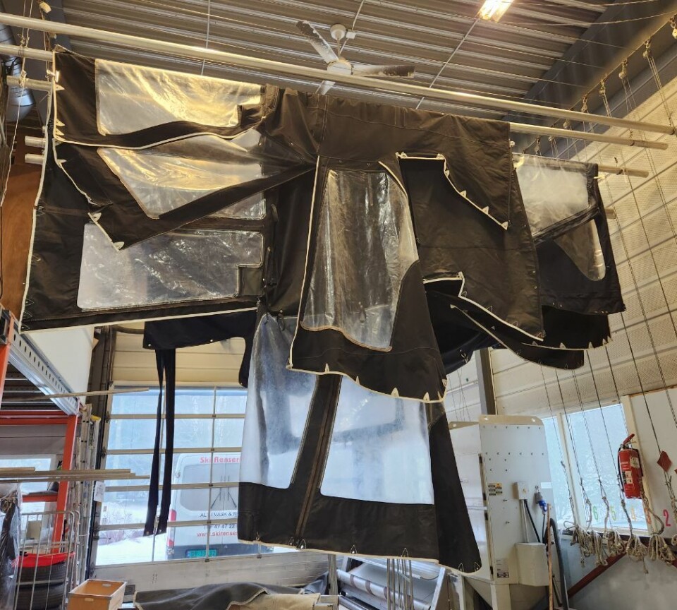 TØRK: Å tørke kalesjer krever stor plass og godt med luft.