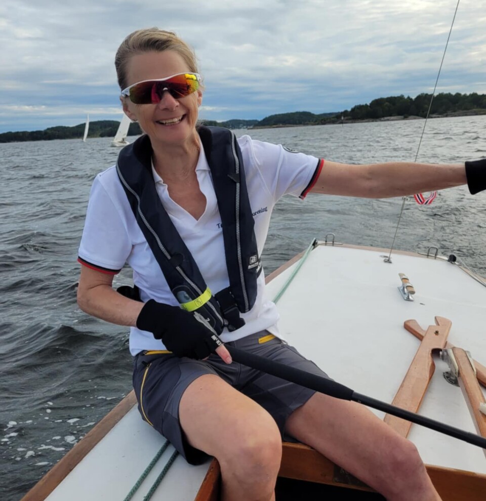 Tre damer på bryggekanten