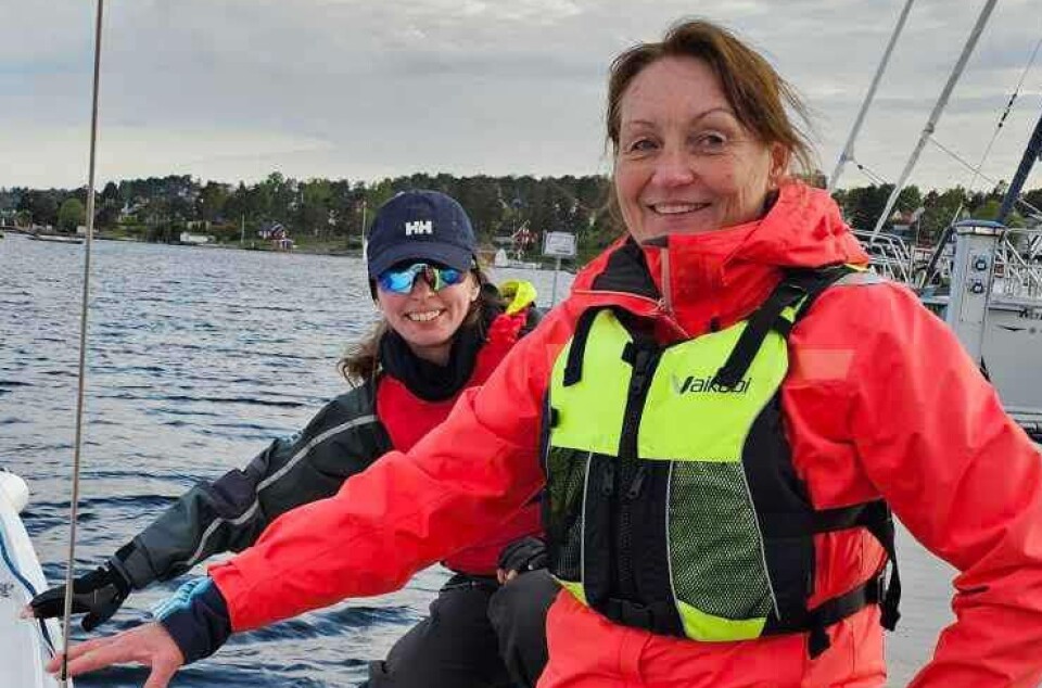 Tre damer på bryggekanten