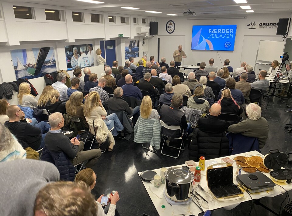 INTERESSE: Det var fullt hus hos KNS under orienteringsmøtet om Færderseilasen.