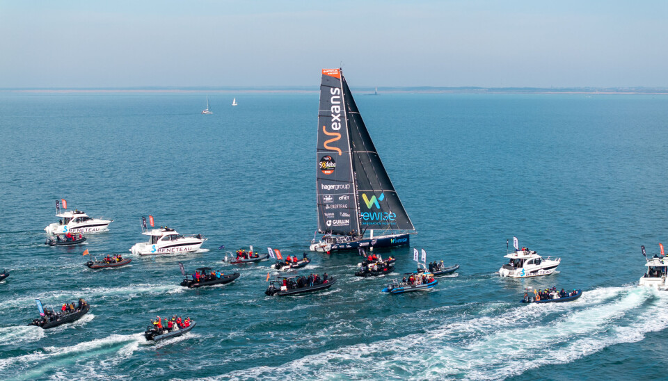 NEST SIST: Fabrice Amedeo gikk i mål 4. mars og hendelsen ble en times lang direktesending. LES SABLES D’OLONNE, FRANCE - MARCH 04, 2025 : Nexans - Wewise skipper Fabrice Amedeo (FRA) is photographed taking 32nd place in the Vendee Globe, on March 04, 2025 in Les Sables d'Olonne, France - (Photo by Fred Olivier / Nefsea / Alea)