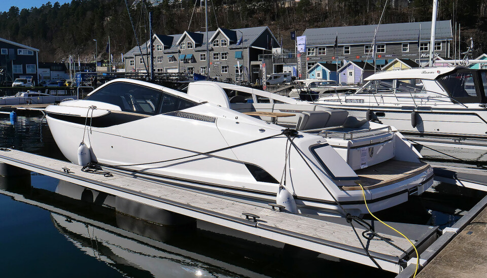 DYR: Denne daycruiseren fra Fairline koster det samme som 50-foter fra Beneteau.