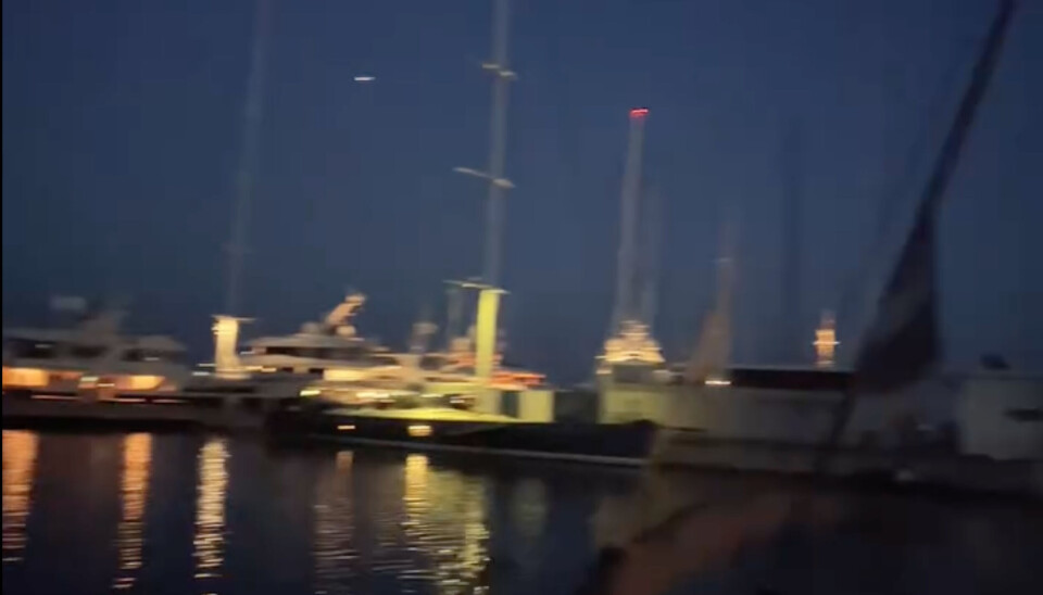 BARCELONA: Lys i båtene men ikke i land på mandag. Videograb fra video på Facebook.