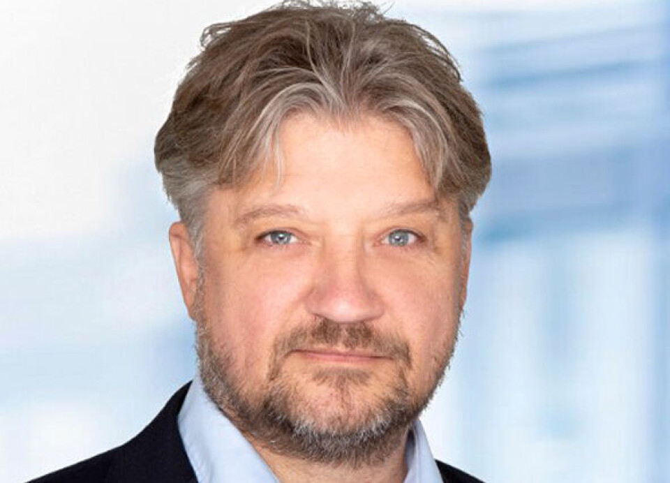 OLAV NAKKEN: Den nye lederen i Bundefjorden Seilforening takker Arne Isaksen, og ser frem til å ta fatt på vervet. OLAV NAKKEN: Den nye lederen i Bundefjorden Seilforening takker Arne Isaksen, og ser frem til å ta fatt på vervet.