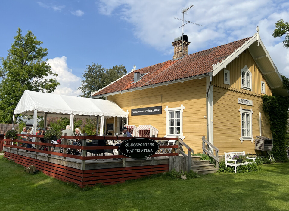 KAFEER: Langs kanalen ligger restauranter, strender, museer, gamle slott, sykkelutleie og trivelige kafeer, som «Slussportens Våffelstuga».