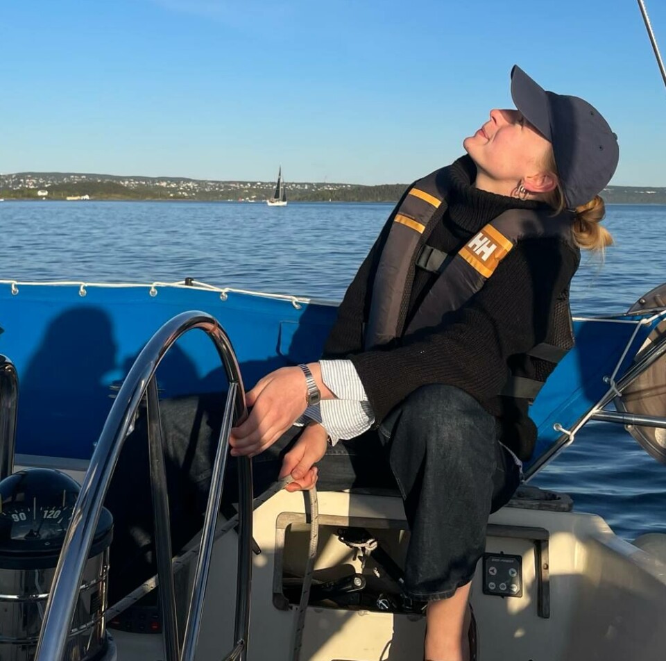 Lisa Festervoll til rors på «Fatuhiva».