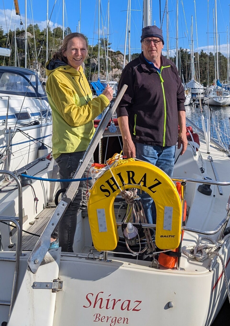 ALBIN CUMULUS: Gordon Wright og Gry Hunstad seiler feltets minste båt.