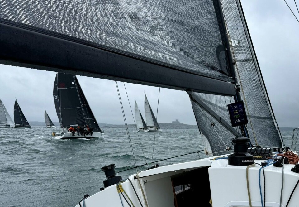 VÅTT: Søndag blåste det 10-12 m/s på banen utenfor Marstrand.