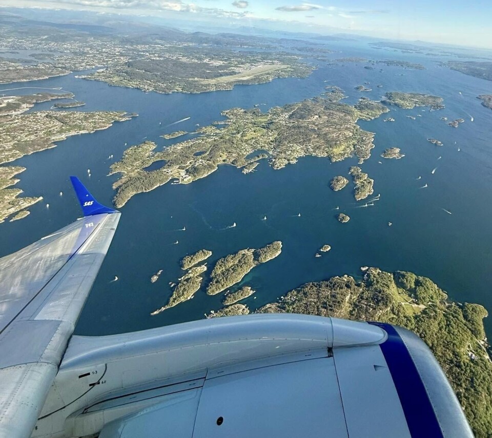 SYDOVER: Feltet spredt mellom øyer vest for Flesland etter start.