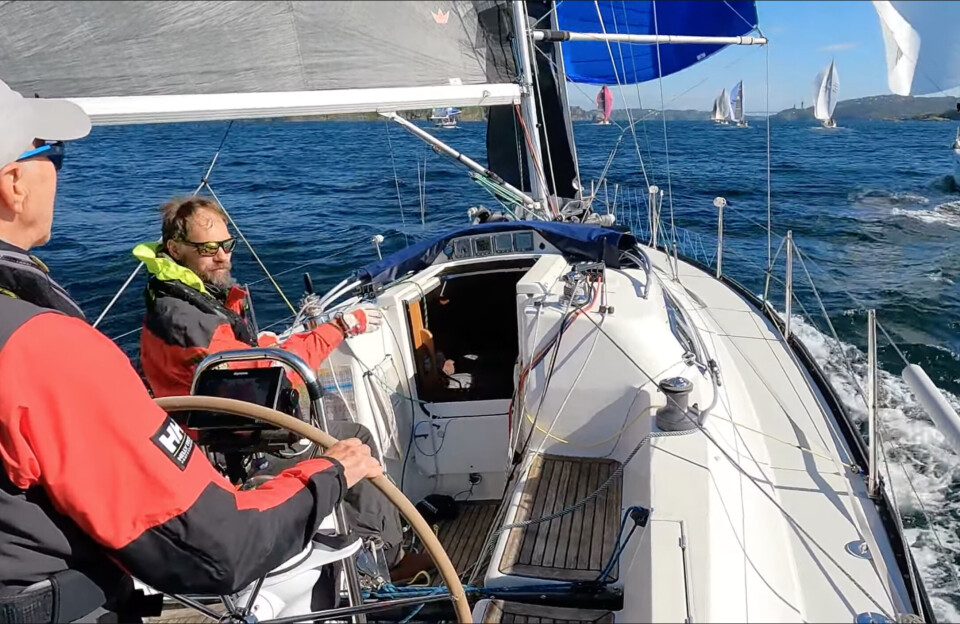 LENS: Harald Matland og Torkjell Tolo sørover etter start fredag ettermiddag.