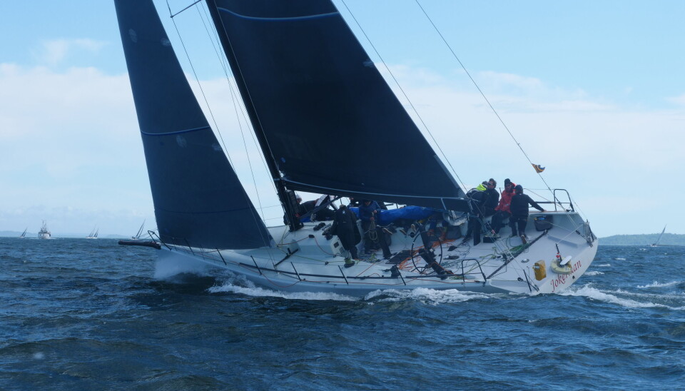 RASKEST: «F-16» seilte seg kjapt gjennom feltet og opp i tet.