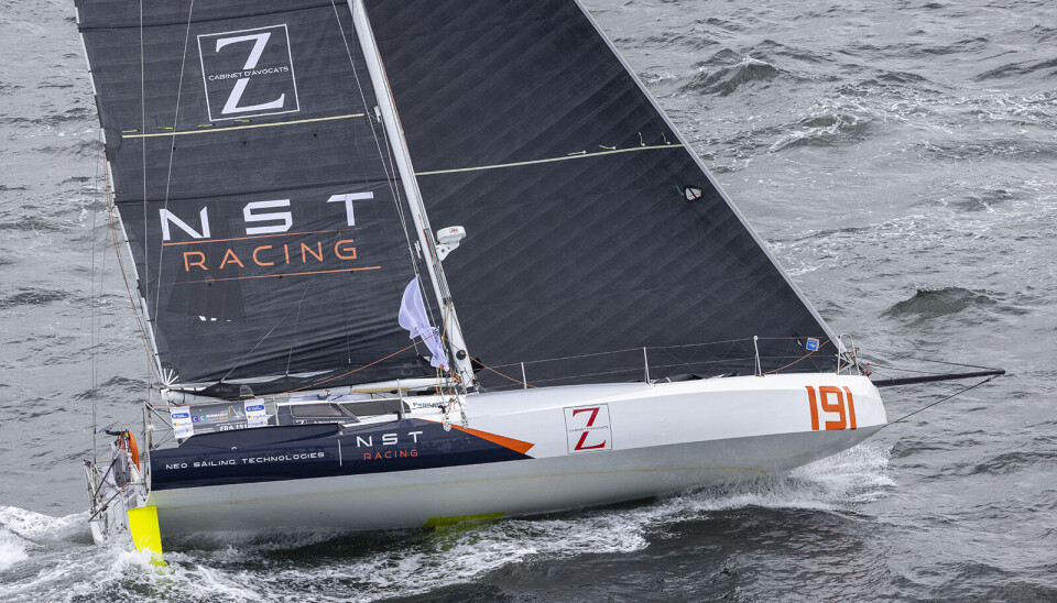 SPLITTET: Class 40 ble delt i to etter å ha kollidert med et lasteskip. Départ de la CIC Normandy Channel Race à Caen avant le départ, le 25 mai 2025, Photo © Jean-Marie LIOT / CIC NCR