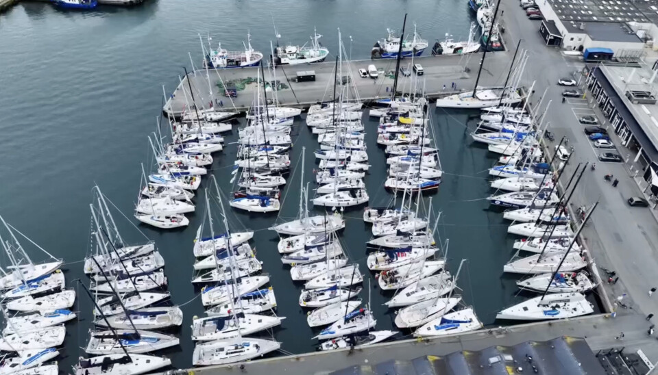 TETT: Deltagerbåtene i Skagen havn tatt fra drone.