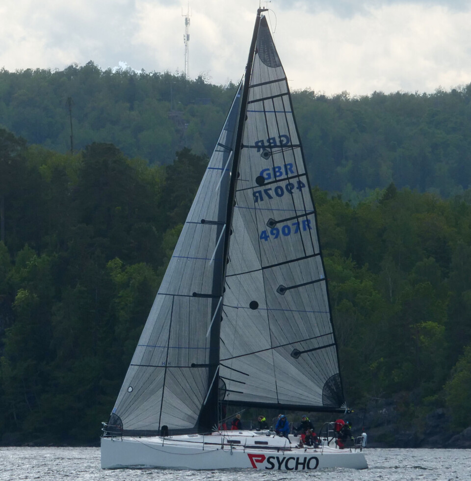 START: Det startet bra for gjengen om bord 40-foteren før problemene meldte seg. START: Det startet ganske så bra for gjengen om bord 40-foteren, før problemene meldte seg én etter én.
