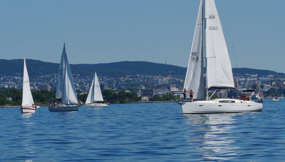 LETT: Klokka 12:30 var det lette forhold i Lysakerfjorden.