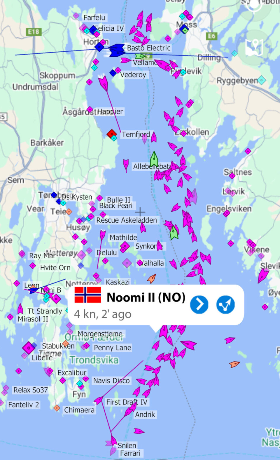 X-40 «Noomi II» 4 knop og nærmer seg Hollenderbåen. Båten har 18 nm igjen til mål. Det er 4-5 timer.