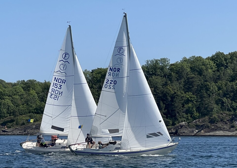 Først i mål av IF-ene var «Kalebass», som seiler for Hurum Seilforening med Jan Kolbjørnsen som skipper. Her i fint driv fra start i Færderseilasen 2025.