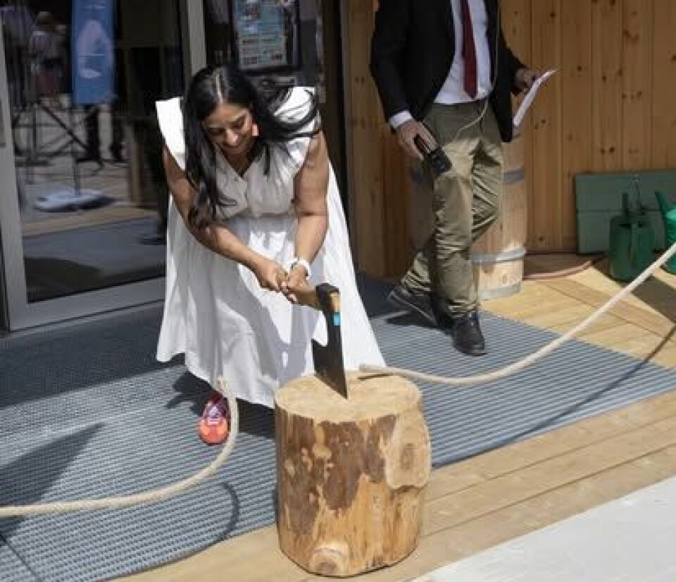 KAPPER TROSSA: Kulturminister Lubna Jaffrey åpnet kulturnaustet.