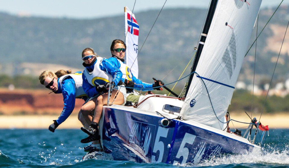J/70: Bundefjorden Seilforening stiller med nye rekrutter under Ungdomsligaens stevner på Hankø og i Arendal i sommer. J/70: Bundefjorden Seilforening stiller med nye rekrutter under Ungdomsligaens stevner på Hankø og i Arendal i sommer.