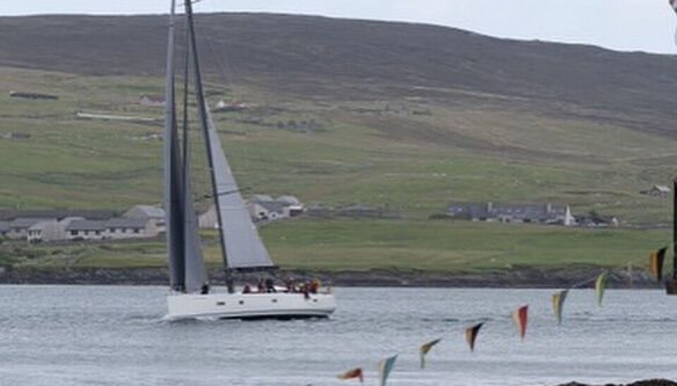 MÅL: «EnderPearl» over mållinjen i Lerwick.