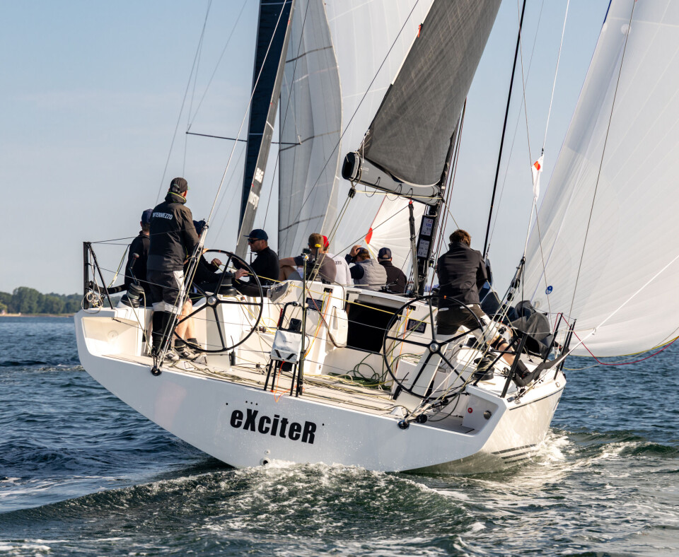 LEDER: Det er Xr-41 «Exciter» som leder etter åpningsregattaen. Kieler Woche 21. - 29.06.2025, Allregatta, Start Kiel Kiel, Olympiazentrum Schilksee,, Kieler Woche 21. - 29.06.2025, 21.06.25©www.ChristiaanBeeck.de