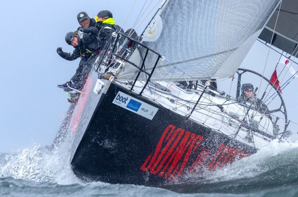 HENGER PÅ: Norske «Sons of Hurricanes» har falt til femteplass, og har alle Xr-41 foran seg. Kiel, 23. Juni 2025. Die Segelregatten der Kieler Woche 2025.IDM ORC auf dem Stoller-Grund, vor der Kieler Bucht, bei Starkwind