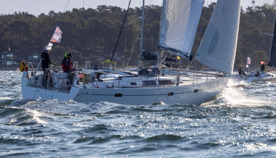 Hanse 470 «Cava» ut fra start.