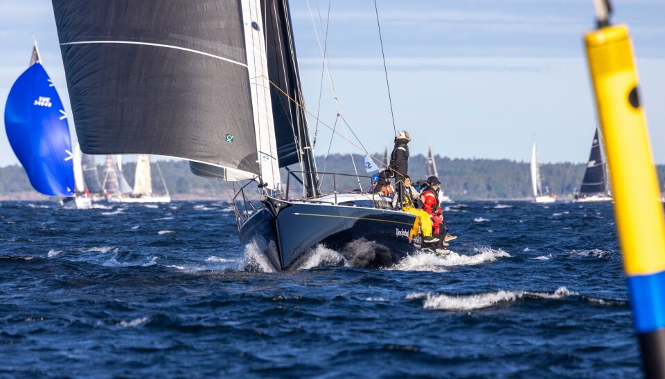 Aspect 45 «Black Lilly» ut fra start.