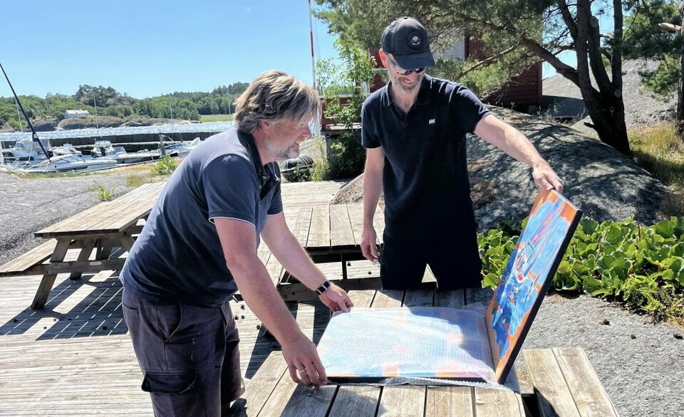VINNERNE: Emil og Petter var svært fornøyde med de unike premiene fra kunstner Åke Berg.