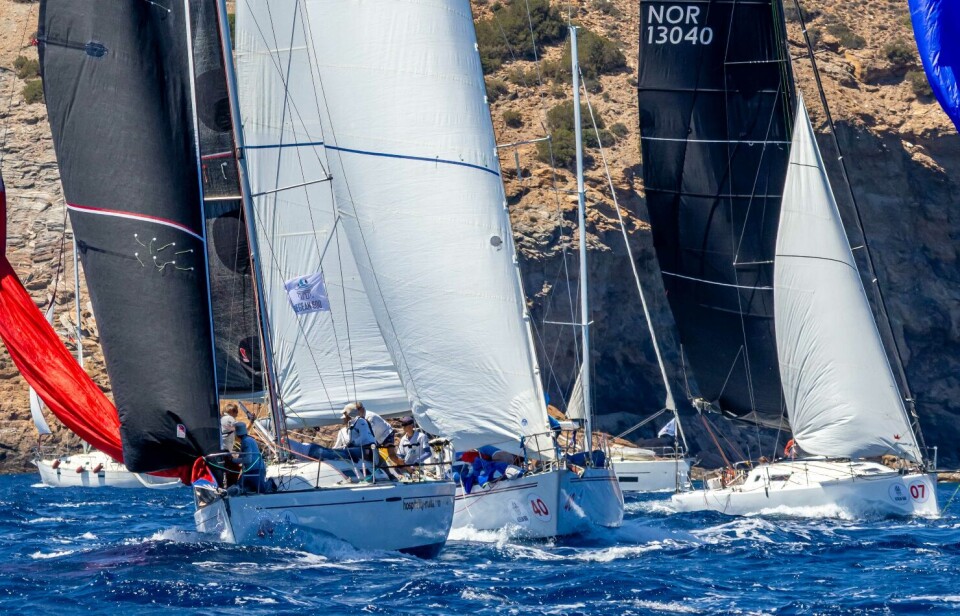 RUNDING: Norske «Black Pearl» rett etter start. Aegean 600 HORC © Nikos Alevromytis/ AleN Photography