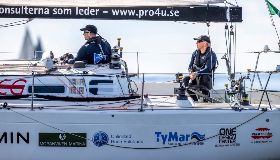LEDER: Svenske First 36.7 »Pro4u» vant første seilas og leder den lange havseilasen.