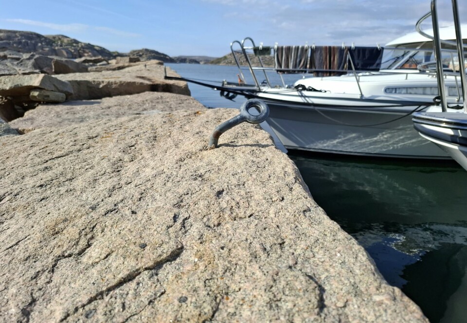 BØYD: Bergbolt som har blitt missbruk av antagelig en norsk båt. Fortøyningstampen skal rundt bøylen, ikke gjennom øyet i bolten.