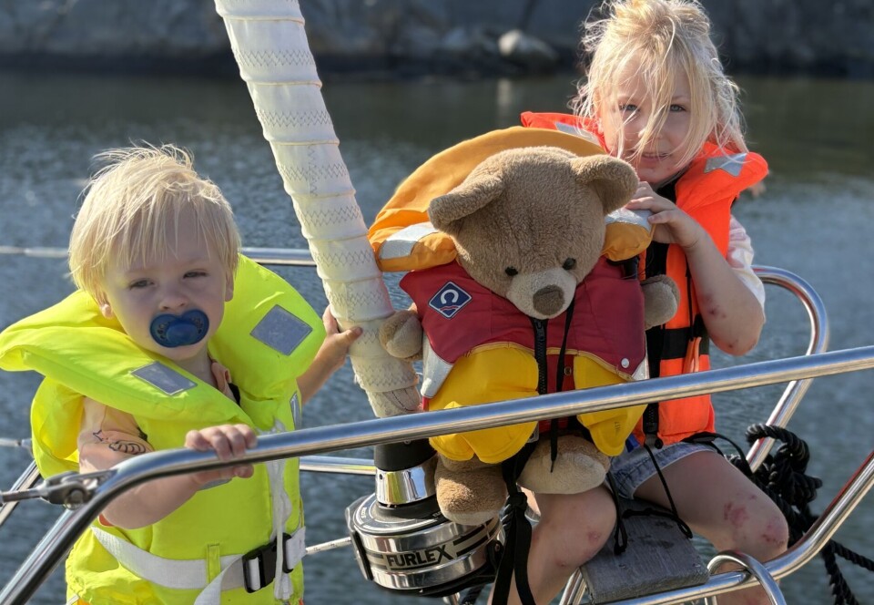 JAKOB OG ADA: Sammen med en ny familie har Frisk denne helgen seilt til Hvaler.