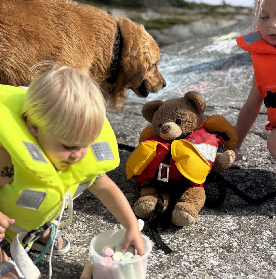 KRITT: Det var ggøy å tegne på fjellet med kritt, syntes Frisk.