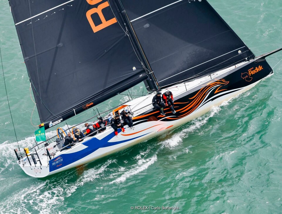 VINGER: «Tulikettu» har foiler med hadde ikke nok fart til å fly. TULIKETTU, Sail n: FIN1527R, Design: Infiniti 52 WB, Skipper: Arto Linnervuo